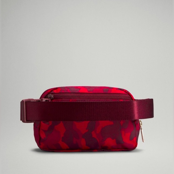 Lululemon New Year Everywhere Belt Bag NWT Rabbits - Picture 2 of 8